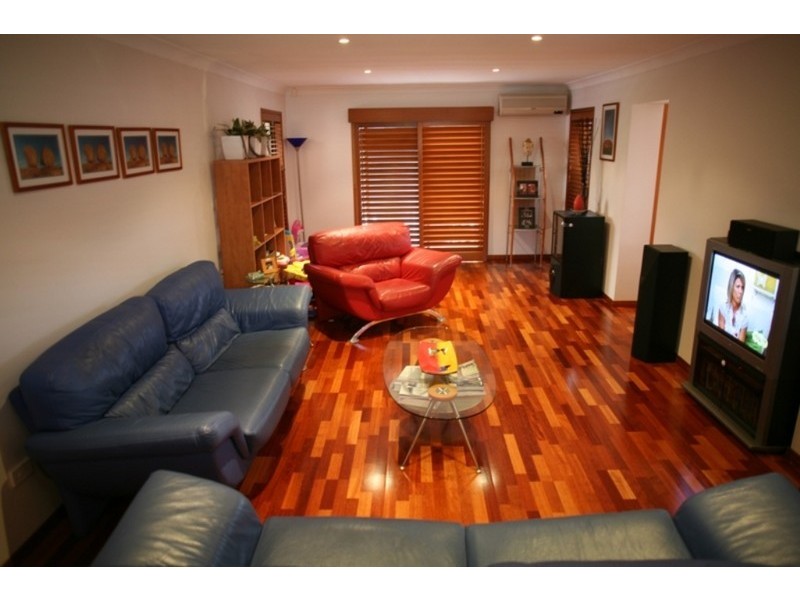 9 Hearnville Street, Robertson QLD 4109