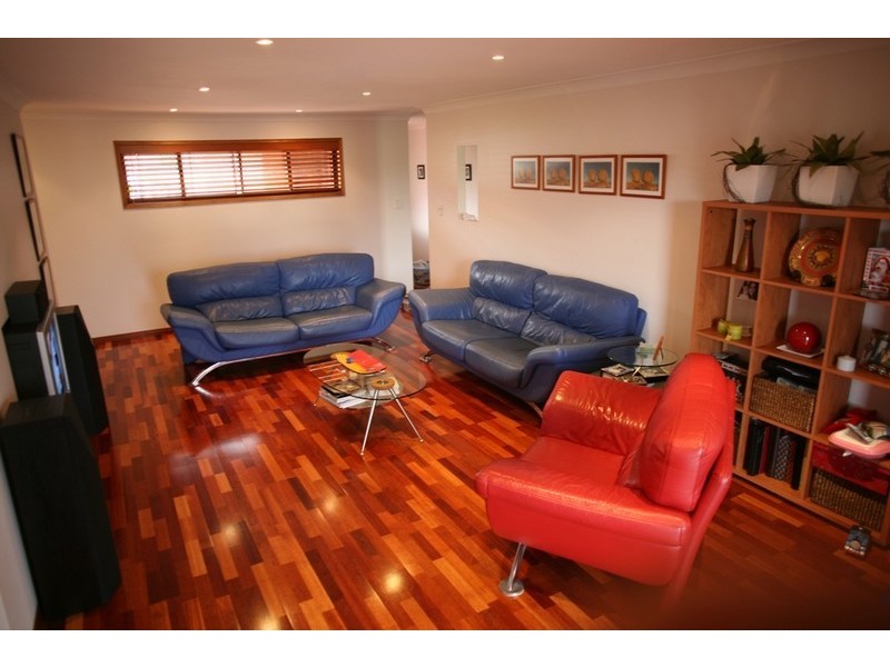 9 Hearnville Street, Robertson QLD 4109