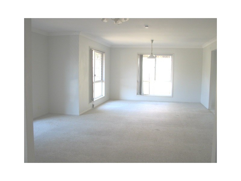 4 Cleveland Place, Stretton QLD 4116