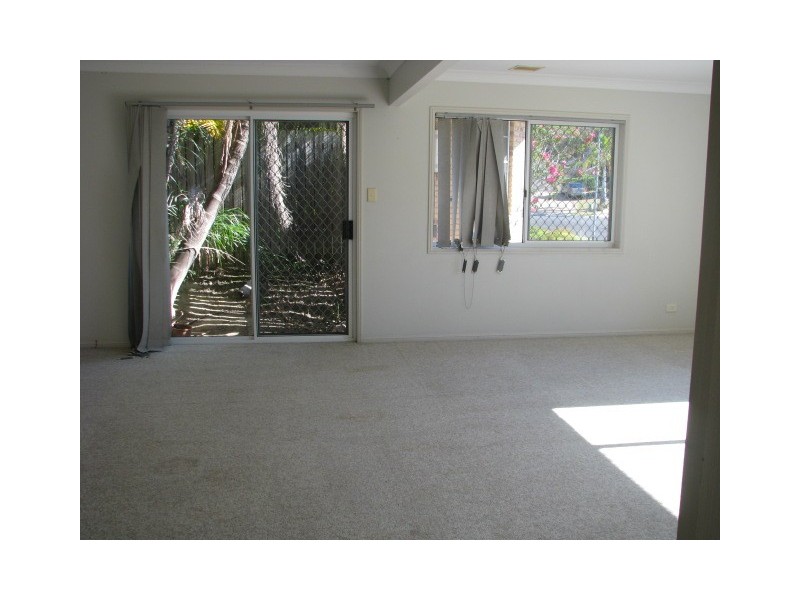 4 Cleveland Place, Stretton QLD 4116