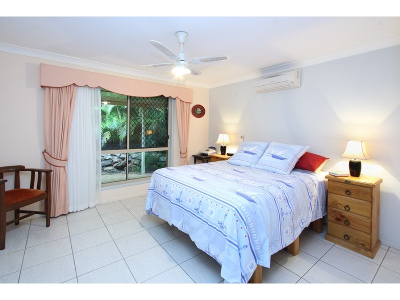 35 Cliftonville Place, Redland Bay QLD 4165