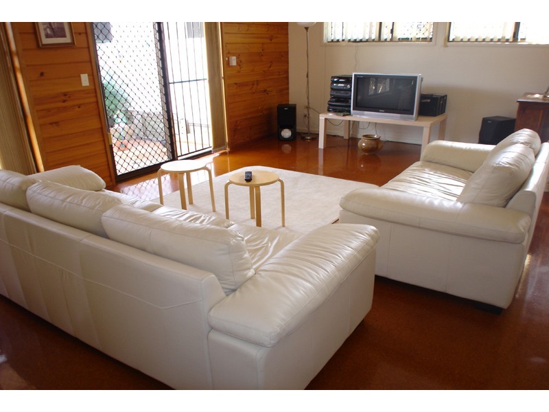 4 Saffron St, Robertson QLD 4109