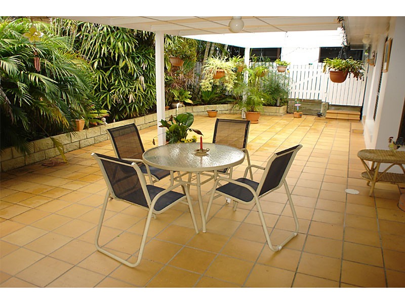 4 Saffron St, Robertson QLD 4109