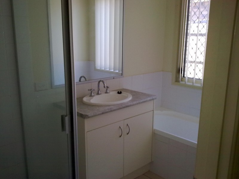 8 Clayton Crt, Crestmead QLD 4132