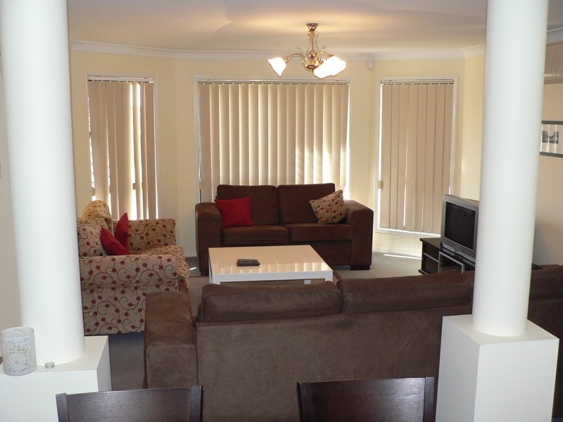 18 Sunhaven Crescent, Kuraby QLD 4112