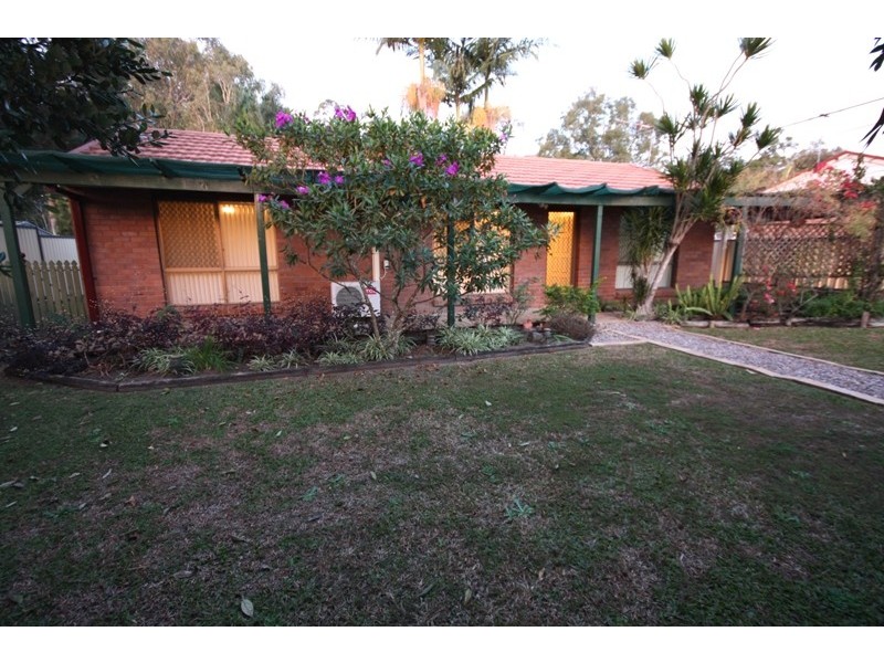 17 Helmet St, Hillcrest QLD 4118