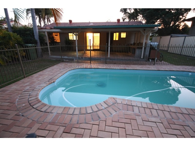 17 Helmet St, Hillcrest QLD 4118