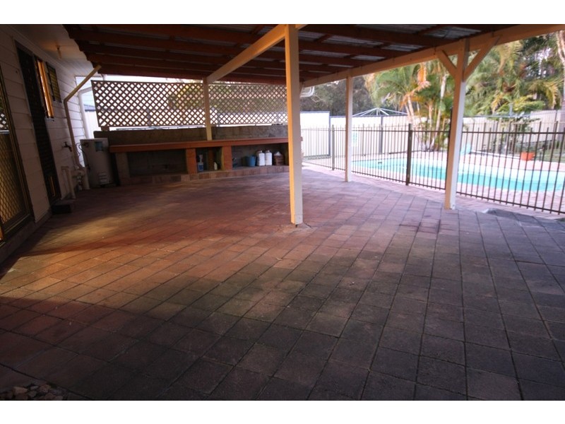 17 Helmet St, Hillcrest QLD 4118