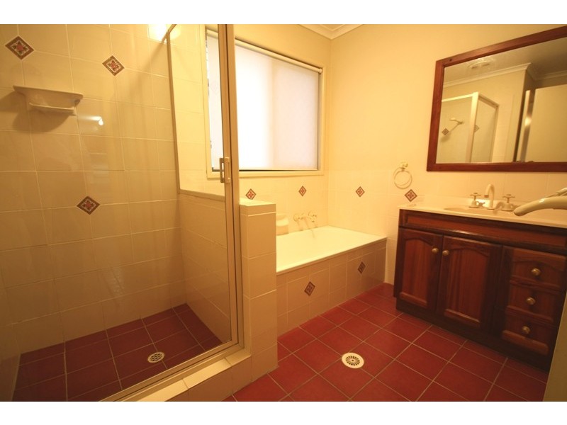 17 Helmet St, Hillcrest QLD 4118