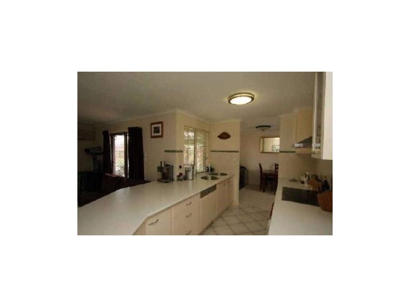 87 Middle Road, Hillcrest QLD 4118