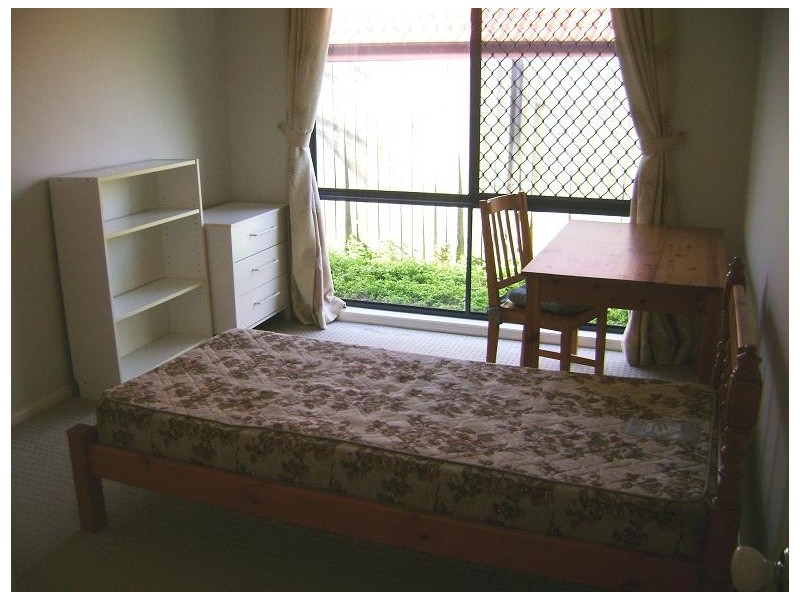 6 Ashbourne Ave, Goodna QLD 4300