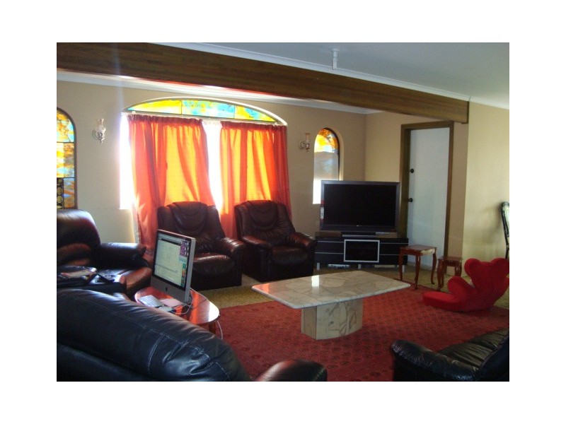 2 Kernow Street, Robertson QLD 4109