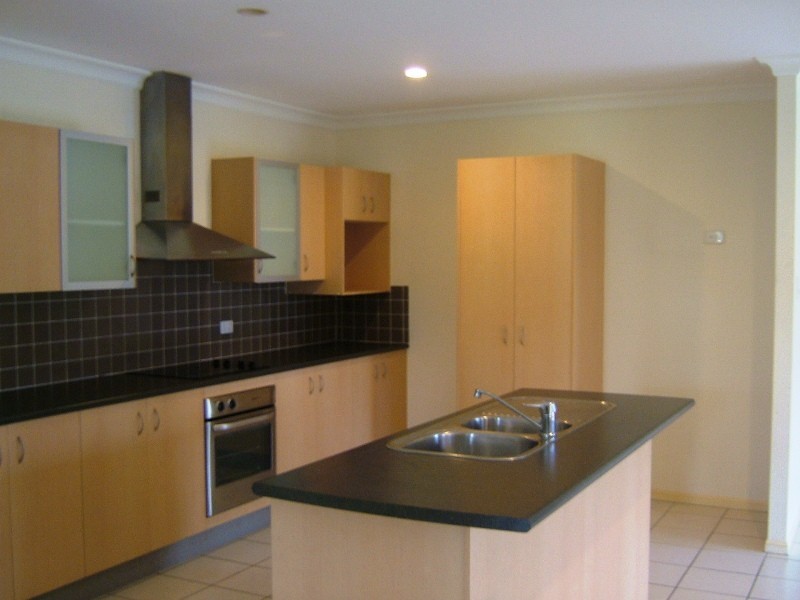 8 Ribbonwood Street, Sunnybank Hills QLD 4109