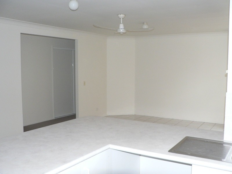 8 Housman Place, Calamvale QLD 4116