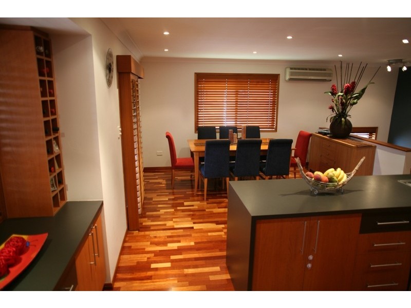 9  Hearnville Street, Robertson QLD 4109