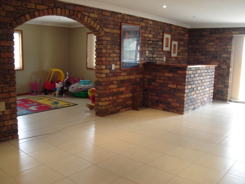 9  Hearnville Street, Robertson QLD 4109