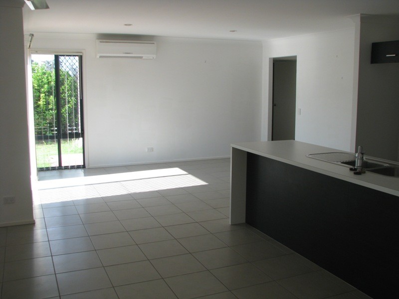 10 Mimosa Street, Parkinson QLD 4115