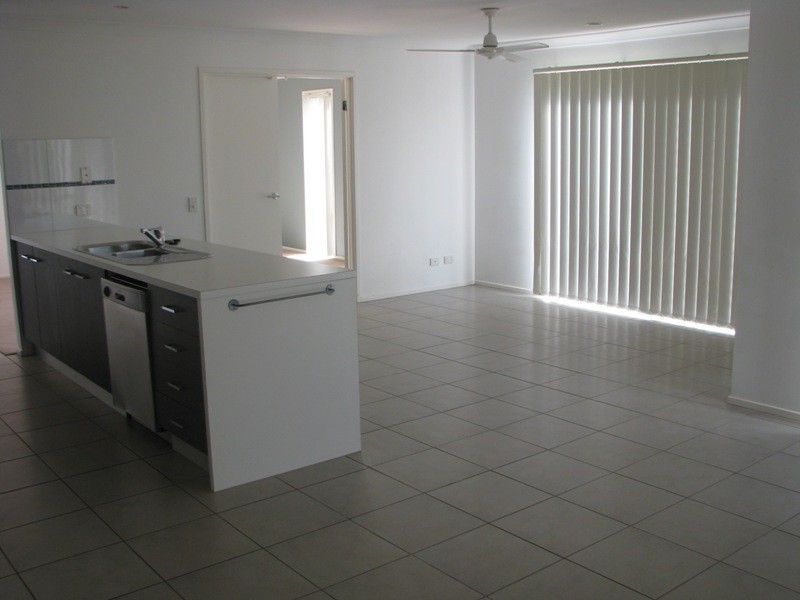 10 Mimosa Street, Parkinson QLD 4115