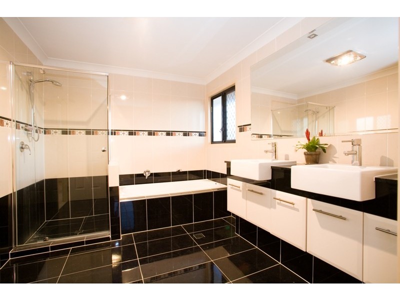 Stretton QLD 4116