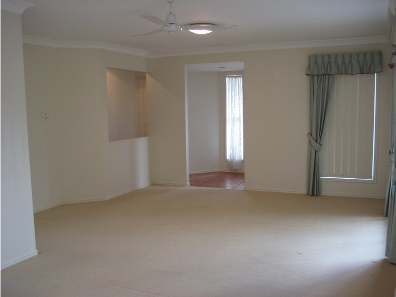 11 Carnegie Close, Parkinson QLD 4115