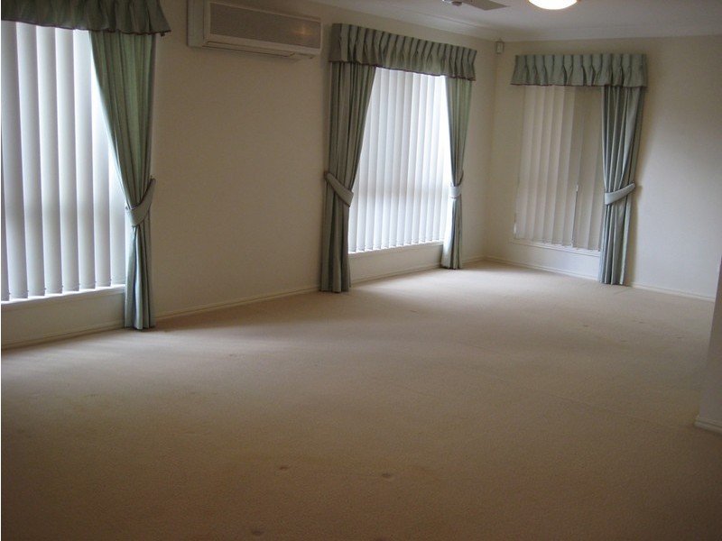 11 Carnegie Close, Parkinson QLD 4115