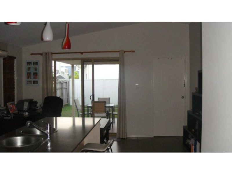 111 Grand Parade, Parrearra QLD 4575