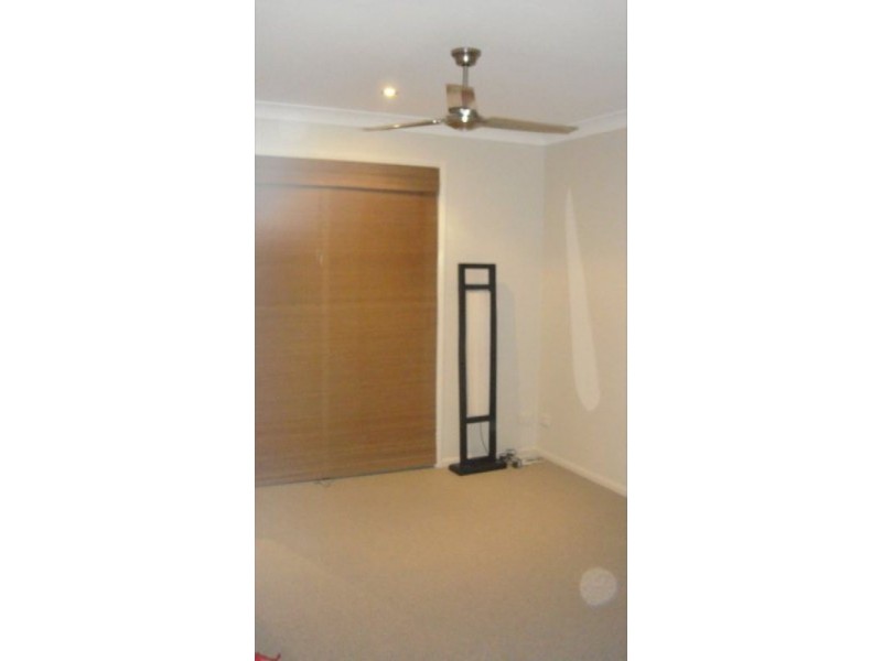 111 Grand Parade, Parrearra QLD 4575