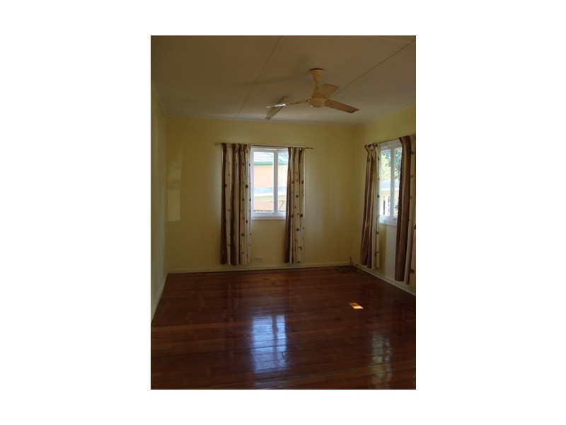 41 DENNIS RD, Springwood QLD 4127