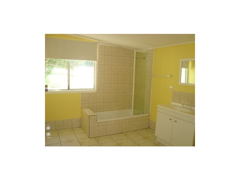 41 DENNIS RD, Springwood QLD 4127