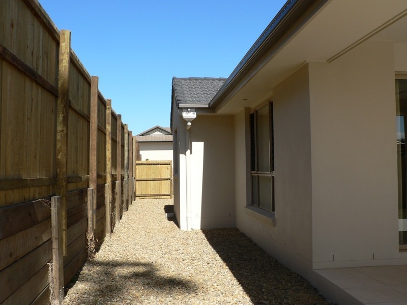32 Larapinta Circuit, Calamvale QLD 4116