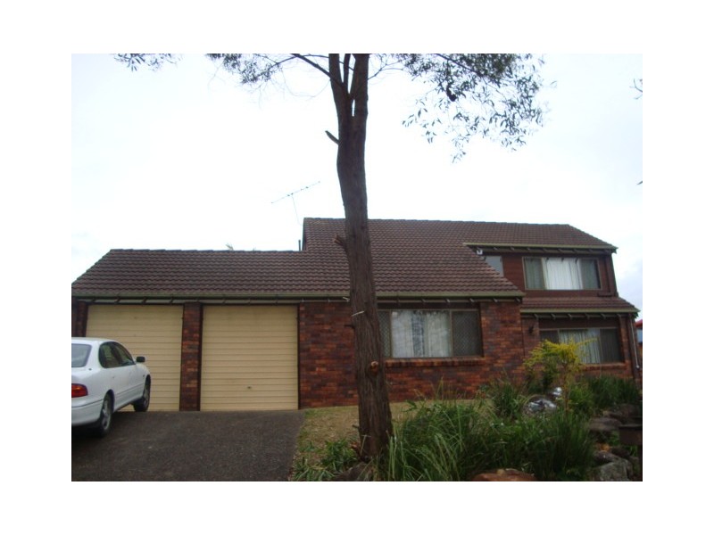 11 KERNOW STREET, Robertson QLD 4109