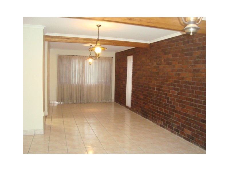 11 KERNOW STREET, Robertson QLD 4109