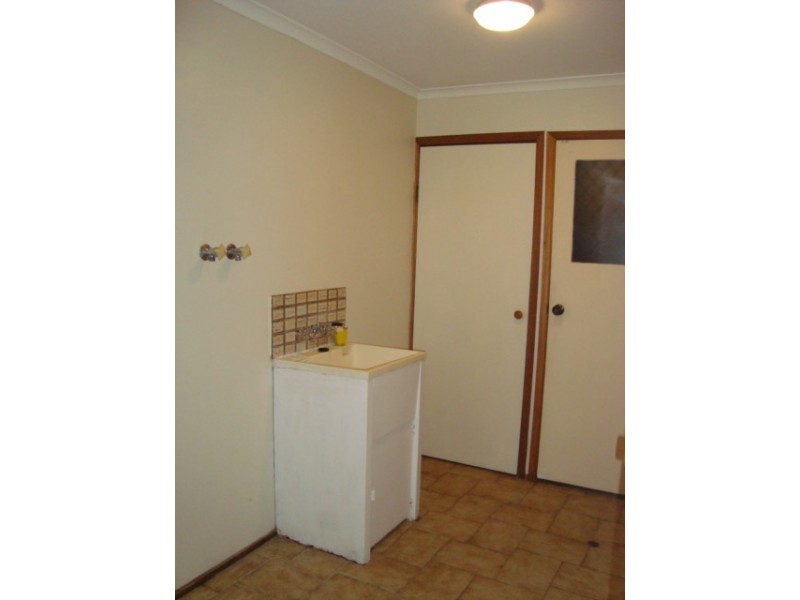 11 KERNOW STREET, Robertson QLD 4109