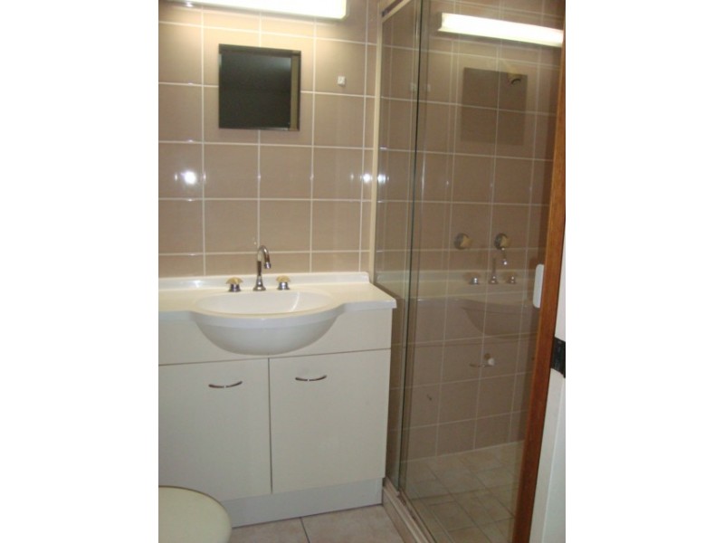 11 KERNOW STREET, Robertson QLD 4109