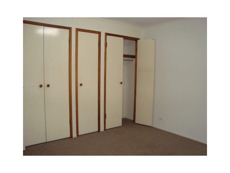 11 KERNOW STREET, Robertson QLD 4109