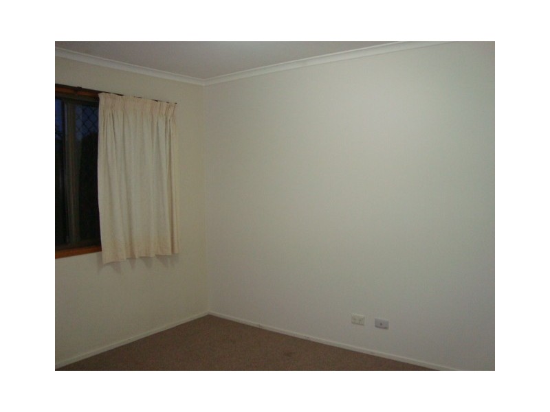 11 KERNOW STREET, Robertson QLD 4109