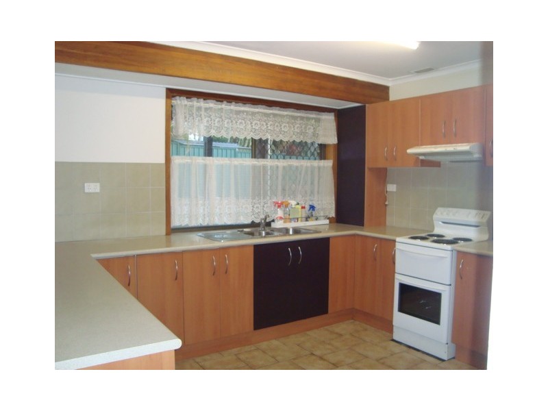 11 KERNOW STREET, Robertson QLD 4109