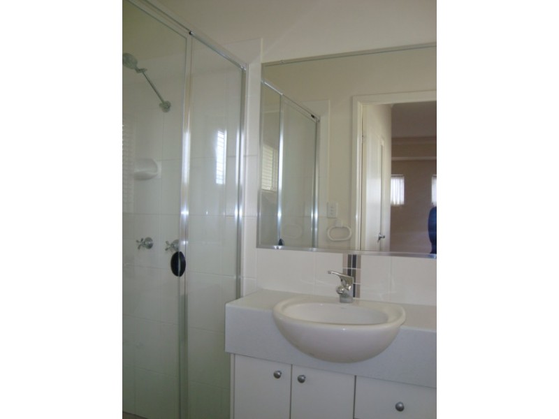 1/12 College Street, Clontarf QLD 4019