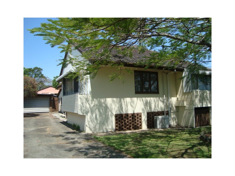 8  Goldfinch Street (Cnr 2 Sanderling St), Inala QLD 4077