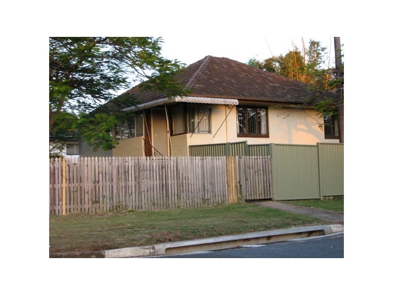 8  Goldfinch Street (Cnr 2 Sanderling St), Inala QLD 4077
