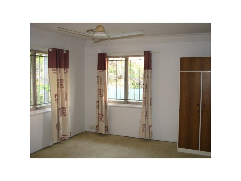 8  Goldfinch Street (Cnr 2 Sanderling St), Inala QLD 4077