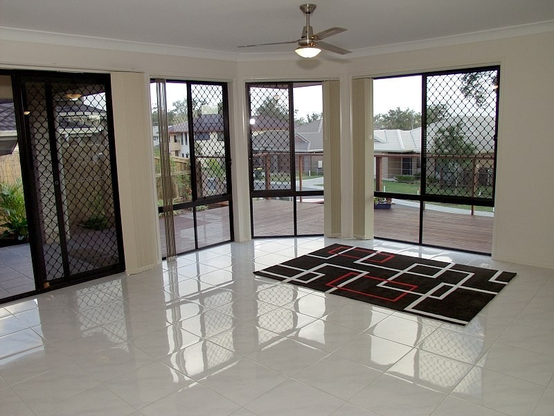 31 Samuel Street, Calamvale QLD 4116