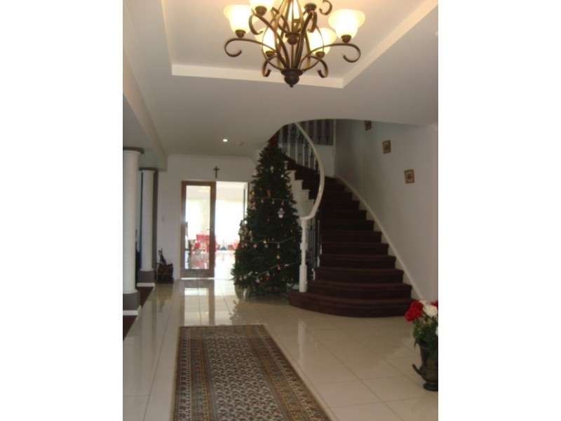 17 MANOR STREET ( 32 AZZURE ST ), Eight Mile Plains QLD 4113