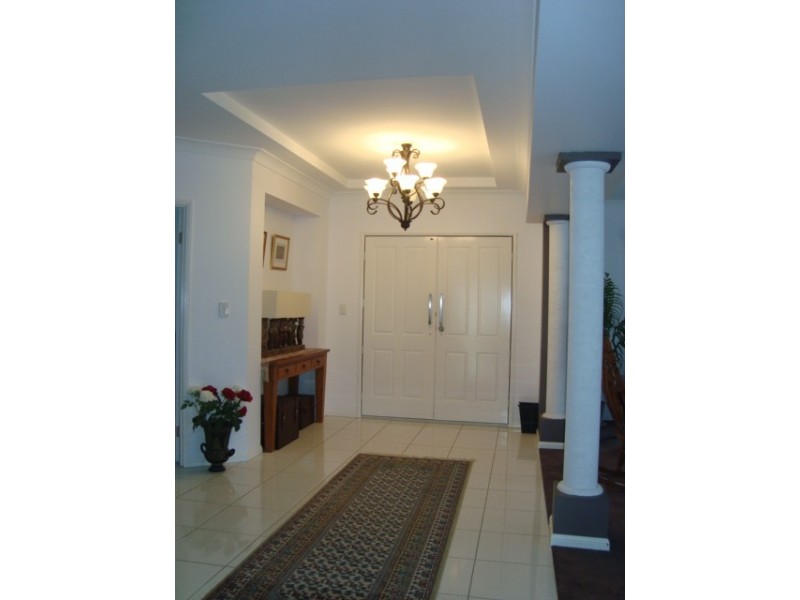 17 MANOR STREET ( 32 AZZURE ST ), Eight Mile Plains QLD 4113