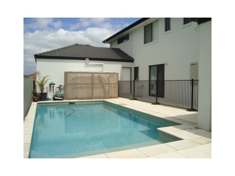 17 MANOR STREET ( 32 AZZURE ST ), Eight Mile Plains QLD 4113