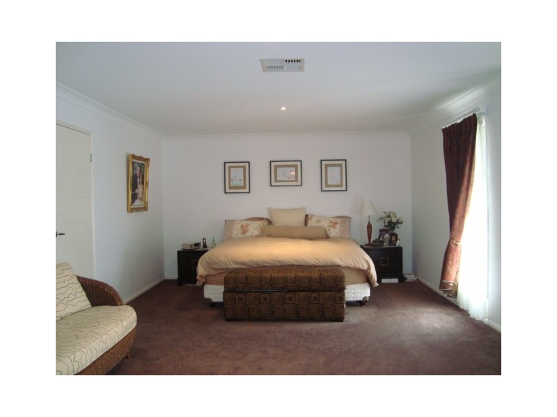 17 MANOR STREET ( 32 AZZURE ST ), Eight Mile Plains QLD 4113