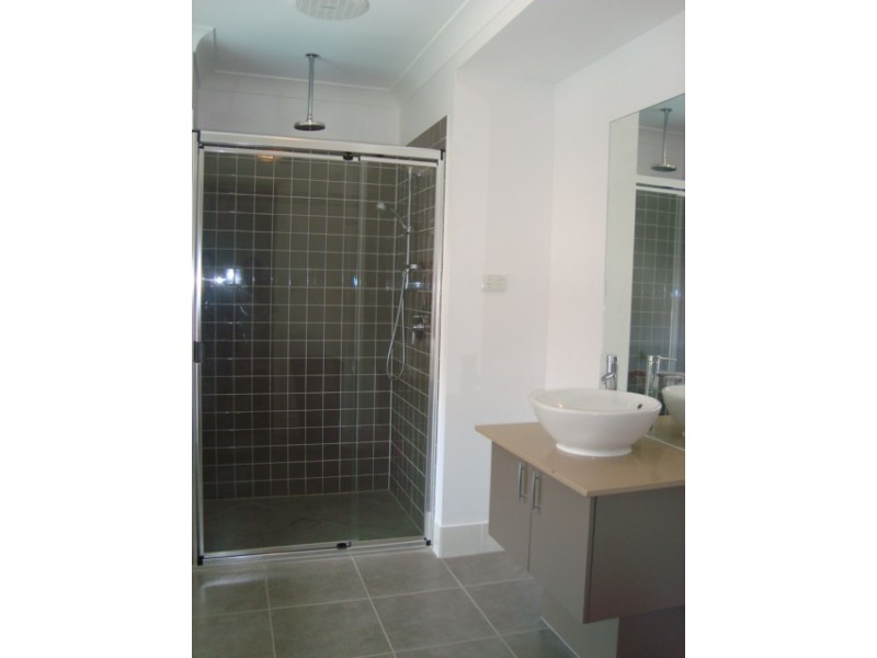 17 MANOR STREET ( 32 AZZURE ST ), Eight Mile Plains QLD 4113