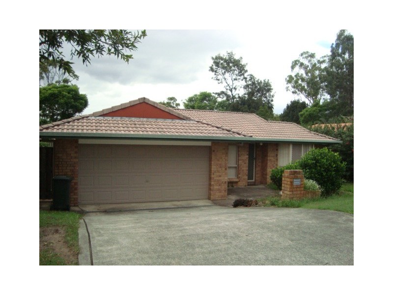 8 HOUSMAN PL, Calamvale QLD 4116