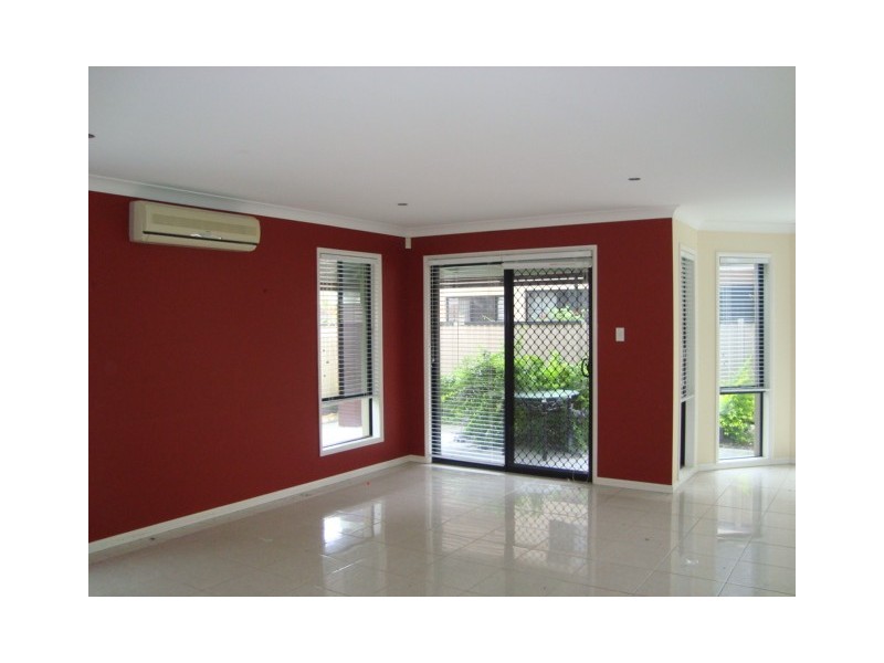 27 BACCHUS STREET, Robertson QLD 4109