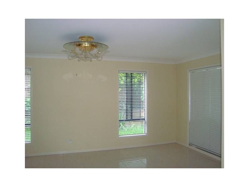 27 BACCHUS STREET, Robertson QLD 4109